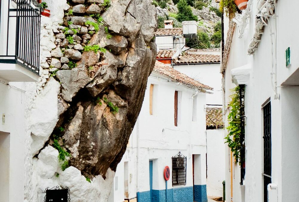 ¿Dónde fabricar bolsos de piel en España? Ubrique como origen del lujo artesanal?